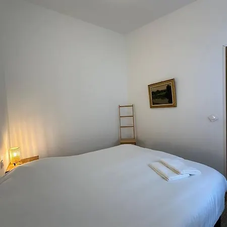 Apartment Edimbourg, Un Duplex Confortable Et Accueillant Reims